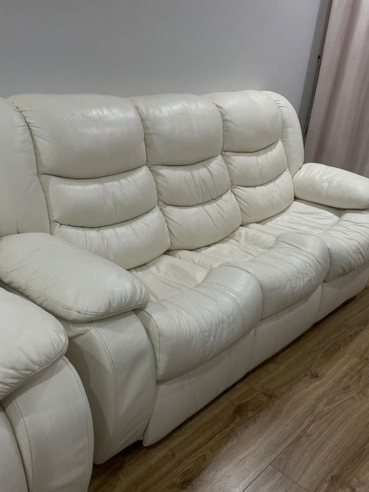 Диван кожаный раскладной