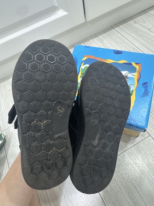 Продам детские осенние ботинки