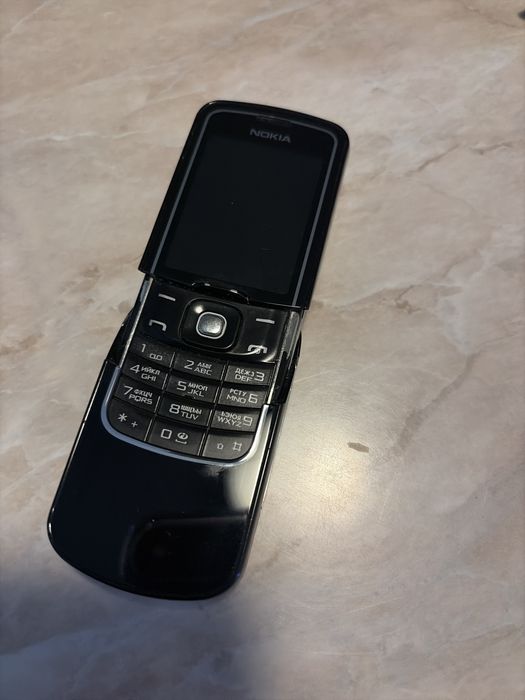 Nokia 8600 lunaа