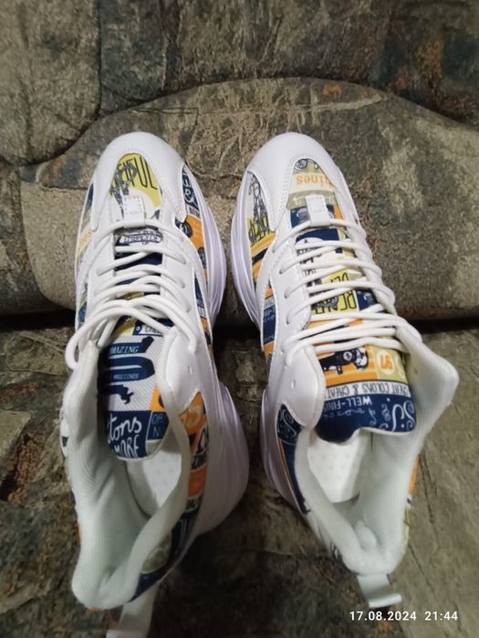 Продам унисекс кросовки