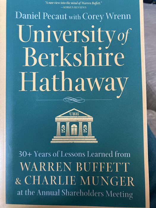 Книга University of Berkshire Hathaway