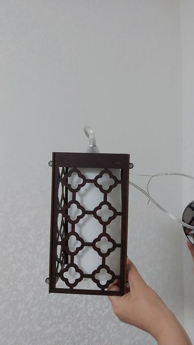 Продам четыре люстры