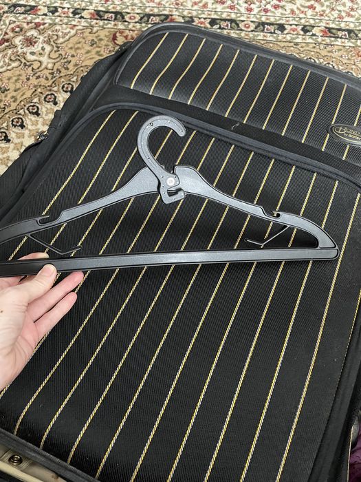 Продам чемоданы комплект