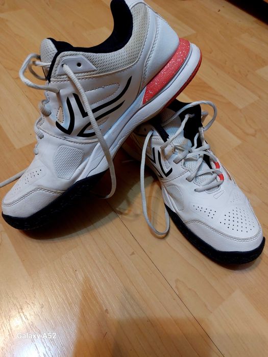 Продавам маратонки и боти