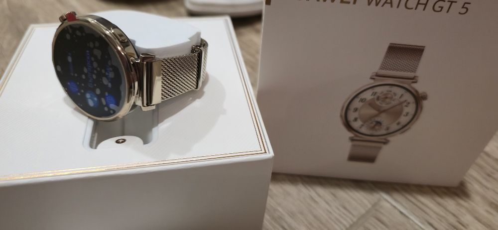 Huawei watch gt 5 gold 41mm.