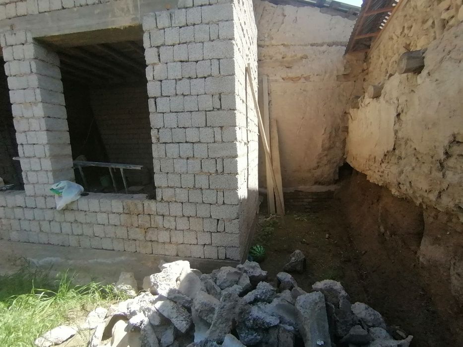 50000у.е Чорсу Шарк 1.6 сутик 3 хона Коробка  мошина кирмиди