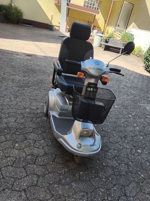 Електрически и валиден скутер Триколка ( трудно подвижни хора )