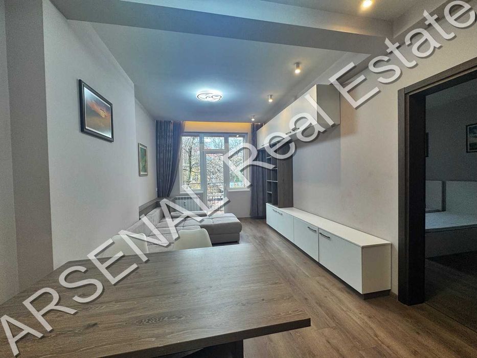 Дава се под наем Тристаен апартамент в София, Център - 100 кв.м за 1047.03 € - Снимка #3