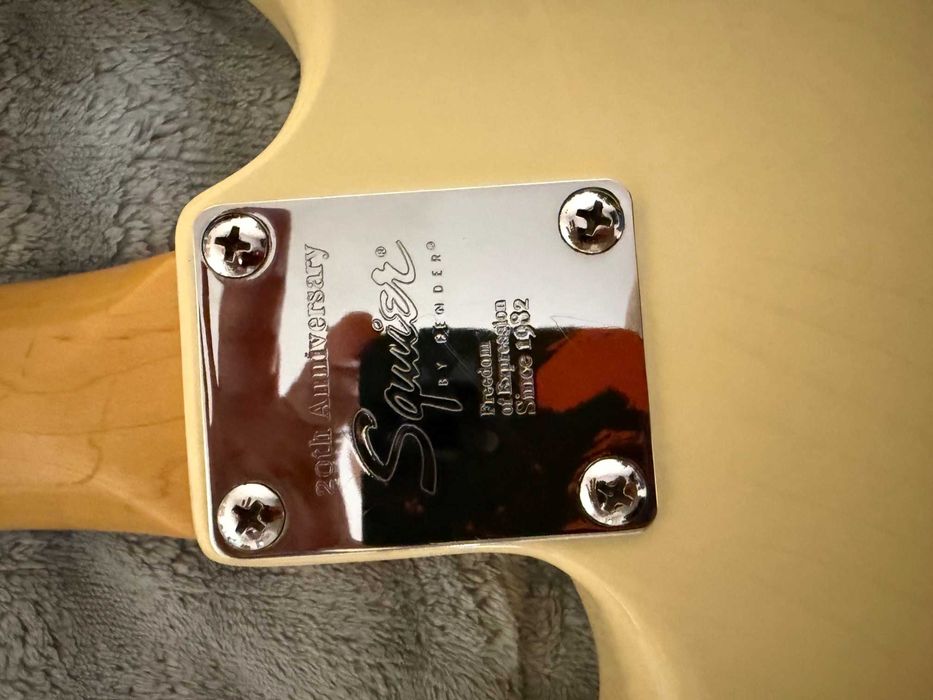 Fender Stratocaster Squier -20 юбилей на Fender