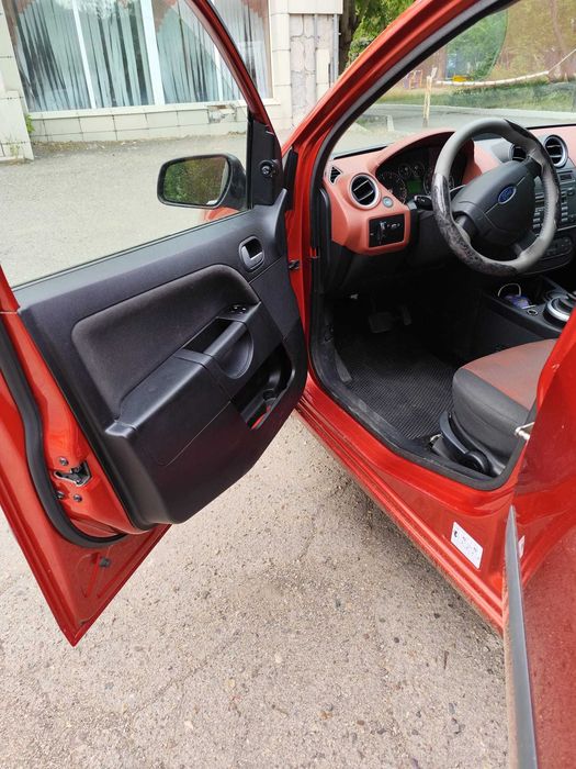 Автомобиль, Ford Fiesta. пробег 175 тыс. км.