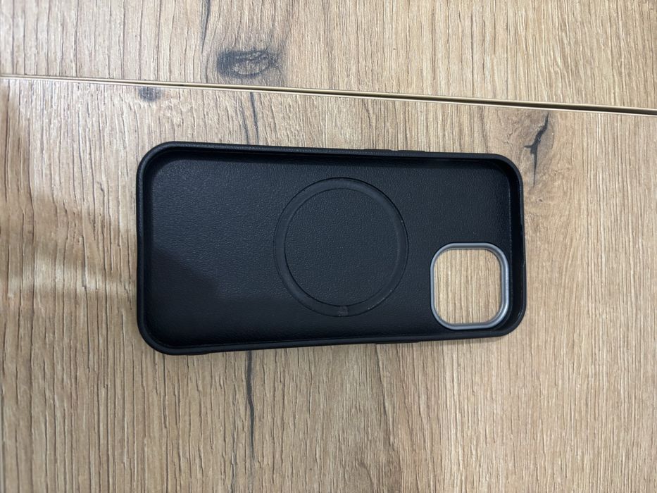 Продавам калъфи да iphone 15 !!!!