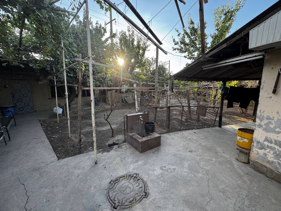 Quruvchi va Ishlab chiqarish uchun 12 sotix 22/30 m 2 taraflama ko'cha