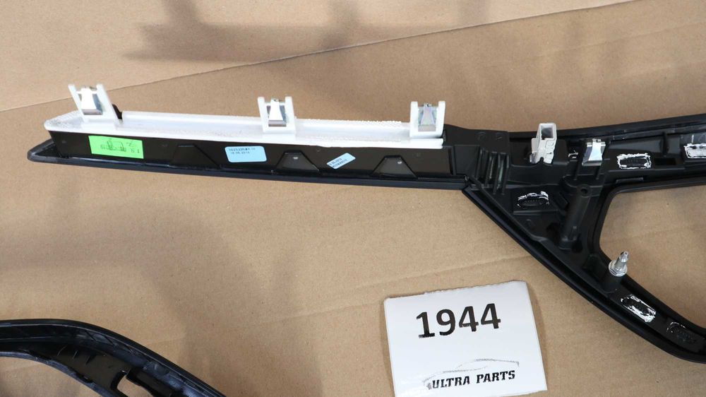 Лайсна табло БМВ Ф40 Ф44 Цвят Берлин, с подсветка BMW F40 F44