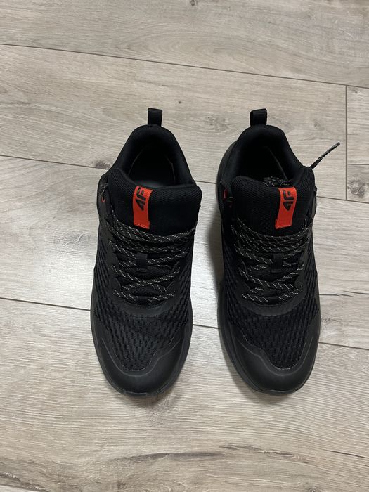 Спортни маркови обувки