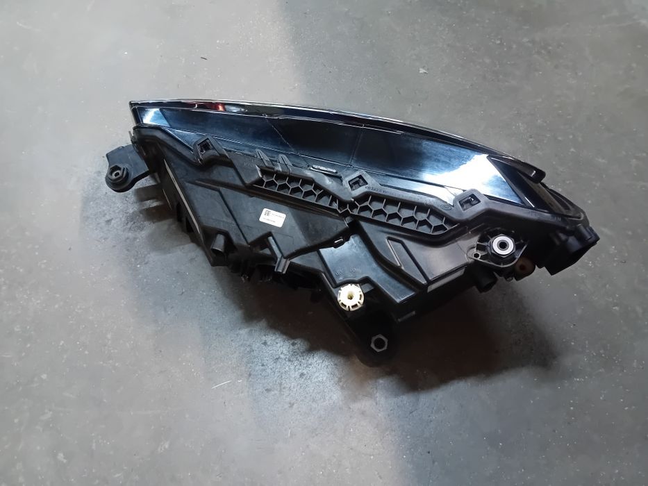 Far dreapta Skoda Superb 3 3V1 Full Led Crystal