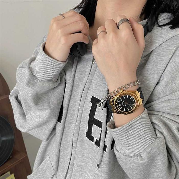 Zamonaviy va Sifatli Soatlar!