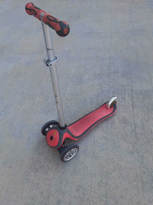 Детска тротинетка Globber Ferrari