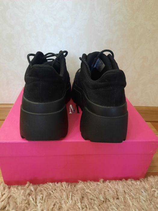 Продам кроссовки