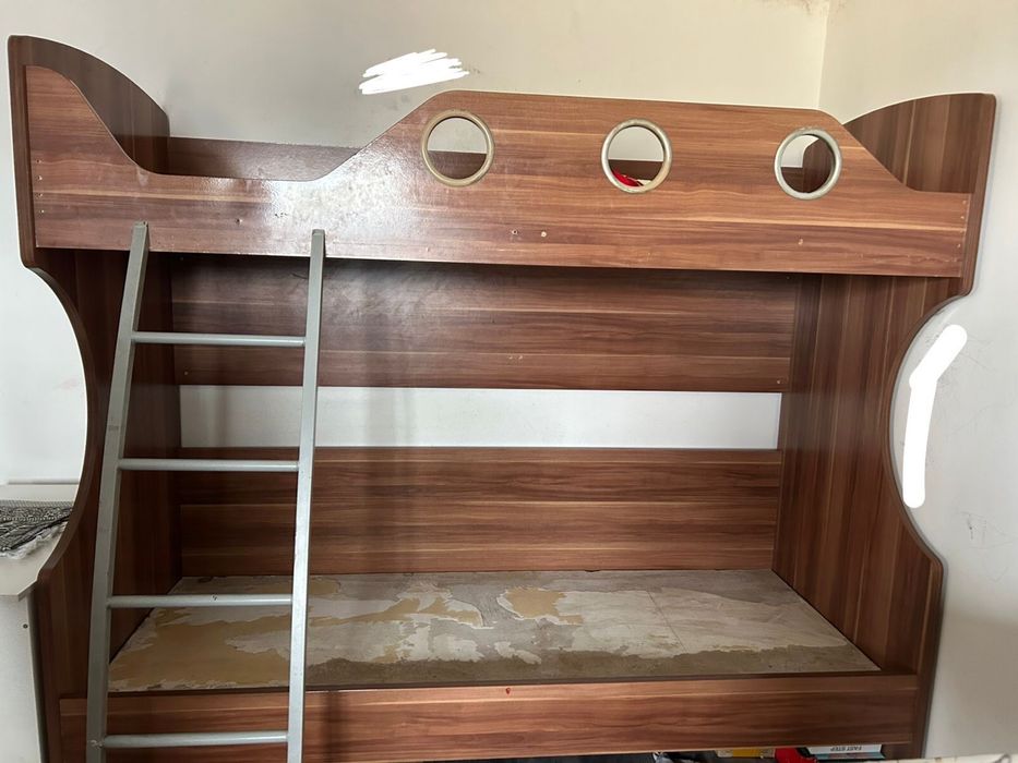 двухъярусный кровать