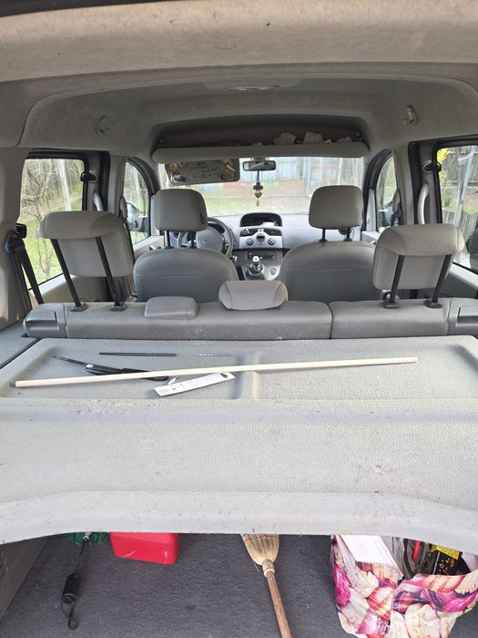 Inchiriez Renault Kangoo Family pentru Glovo/Bolt Food/ Wolt