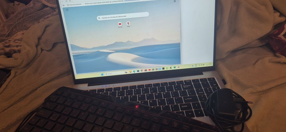 Laptop AMI. aproape nou. Vine cu tastatura de gaming si incarcator