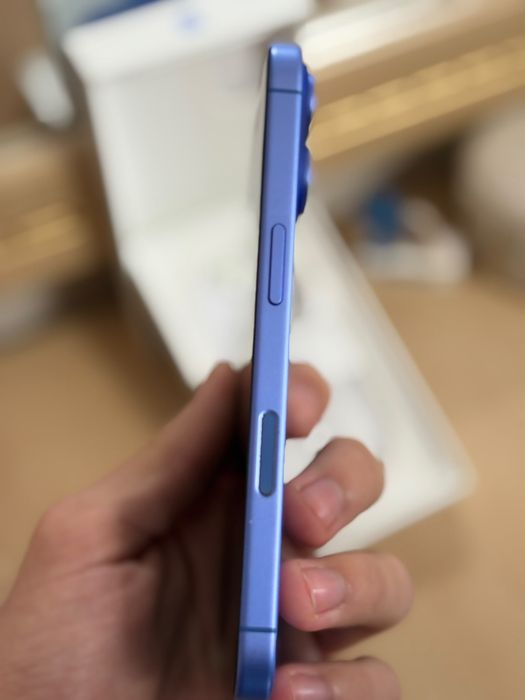 iPhone 16 128 GB Blue impecabil