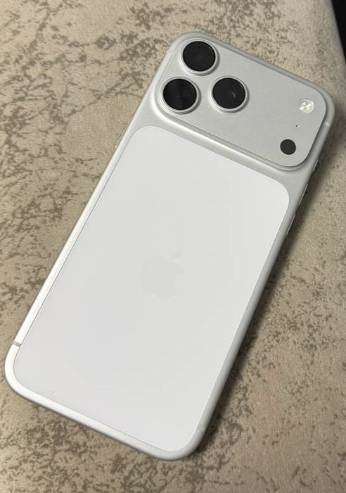 Обменяю 17 pro max EAC 256gb