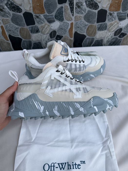 Off white odsy baby blue