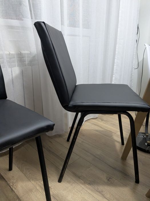 Стулья офисные, цена за один.