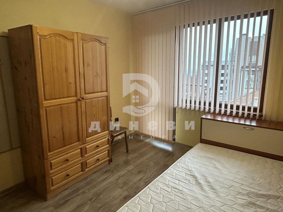 Тристаен апартамент до Медицински факултет