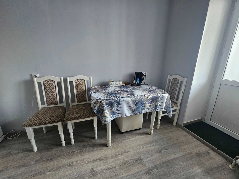 Продам обеденный стол со стульями