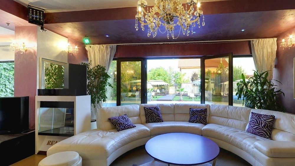 Vila Petrecere cu piscina Vila petreceri cu piscina de inchiriat