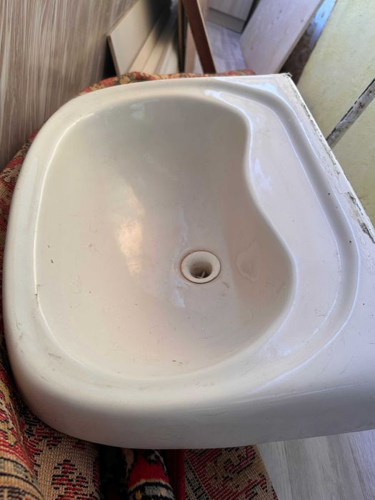 Продам раковину тюльпан 2000 тг
