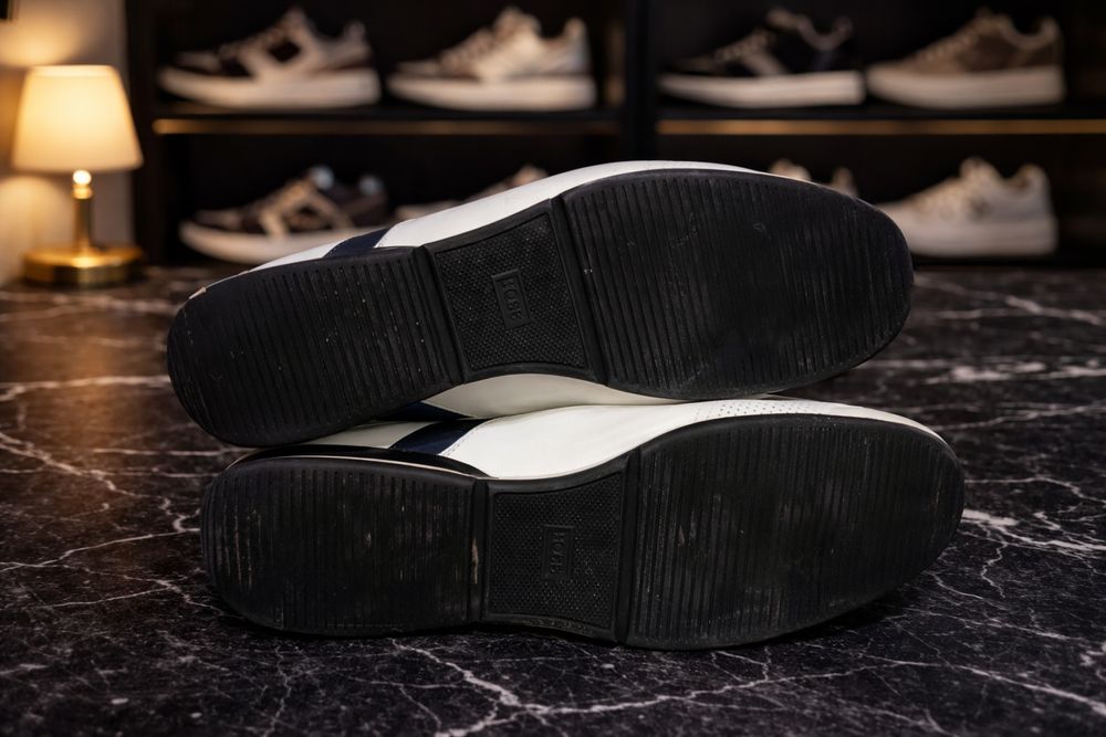 Hugo Boss N 44 кожени