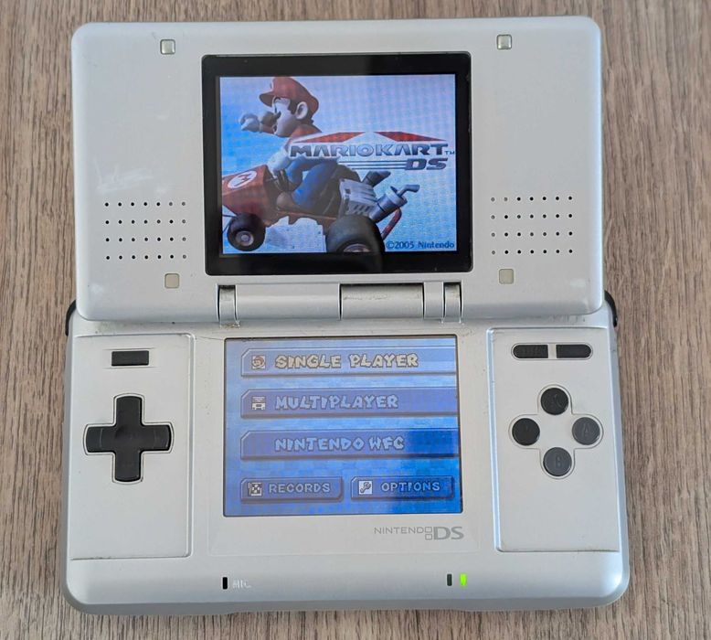 Consola joc Nintendo DS modat + incarcator, stare buna de funcționare