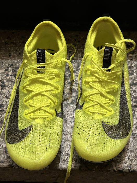 Продавам два чифта шпайкове за лека атлетика