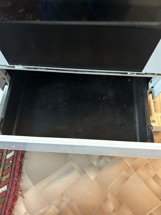 Продам электроплитк indesit