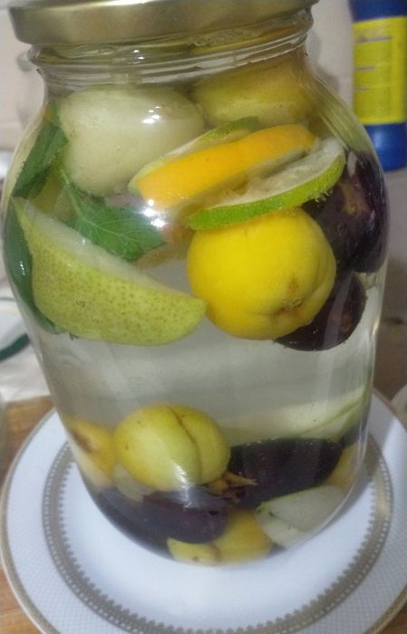 Домашние компоты ассорти