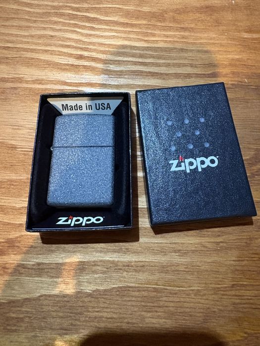 Bricheta Zippo- noua- originala-gri