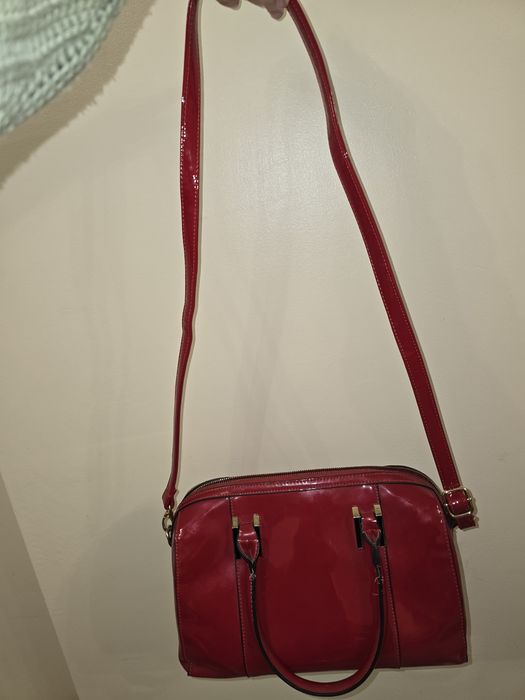 Дамска лачена чанта