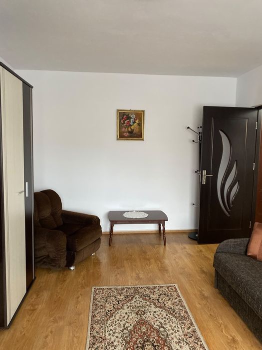Închiriez apartament