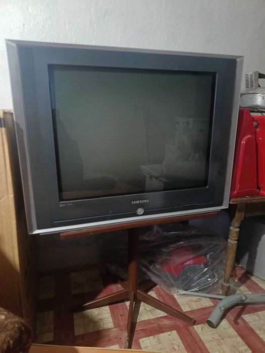 Телевизор б/у 2шт работает