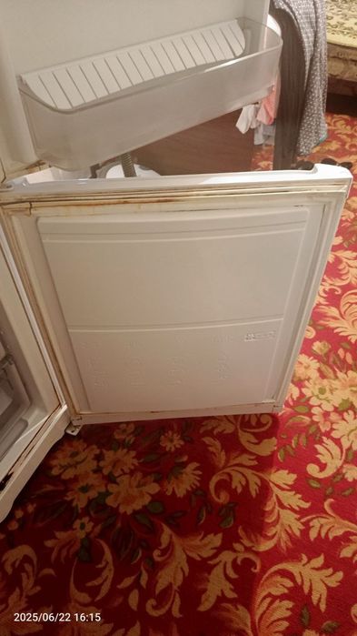 Холодильник продаётся