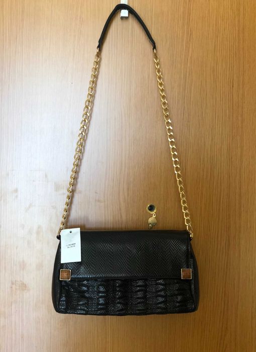 Дамска лачена чанта