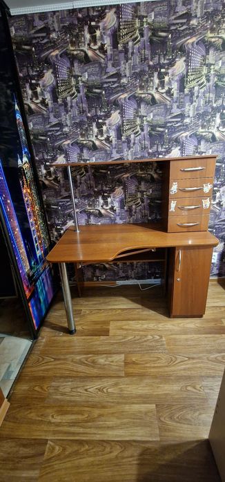 Стол компьютерный