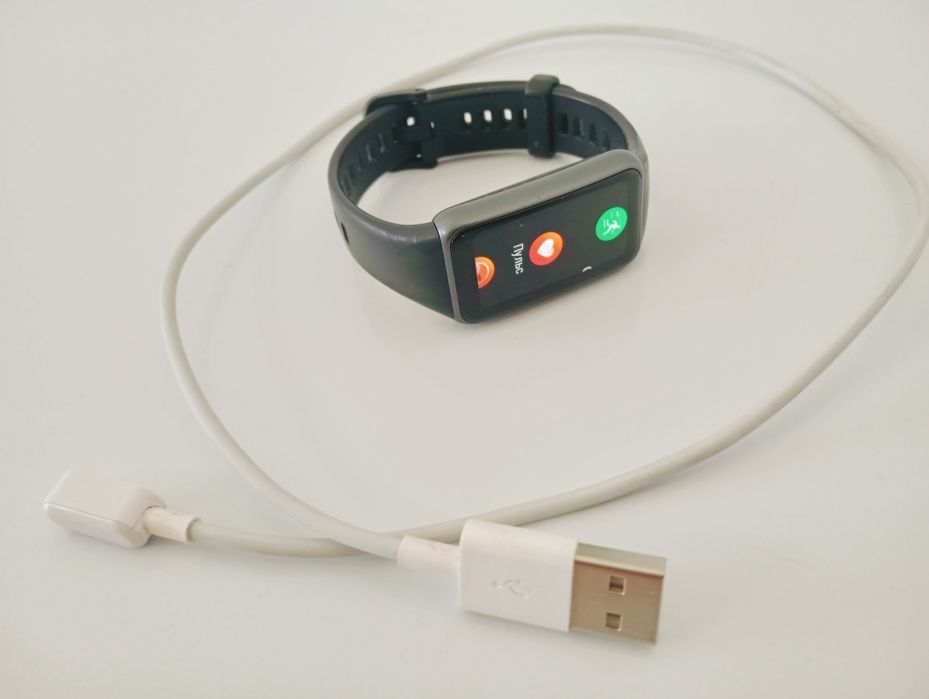 Продам смарт часы Huawei mi band 6