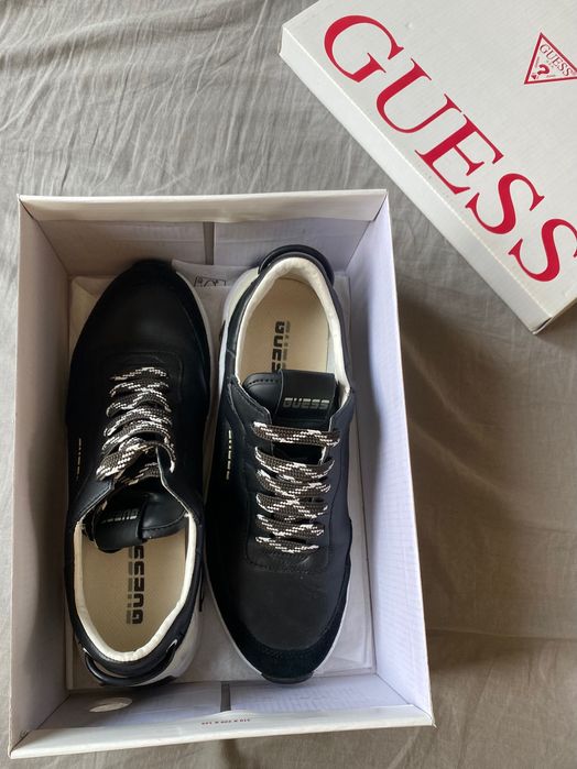 Спортно елегантни Guess