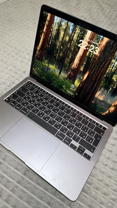 Продам Apple MacBook Air