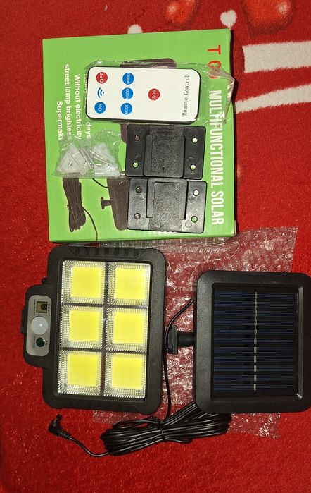 Set 2 bucăți lămpi solare cu fir si senzor de mișcare,  firul are o lungime de aproximativ 5 metri.