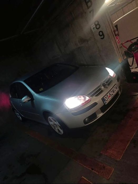 Vând Golf 5 1.9 tdi